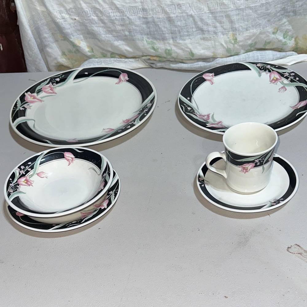 One Set of China Pearl Dinner Placement